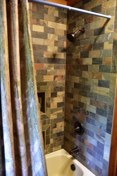 Quiet And Comfy 3Bed/2Bath - Chalet With Hot Tub. Cedar Esterno foto
