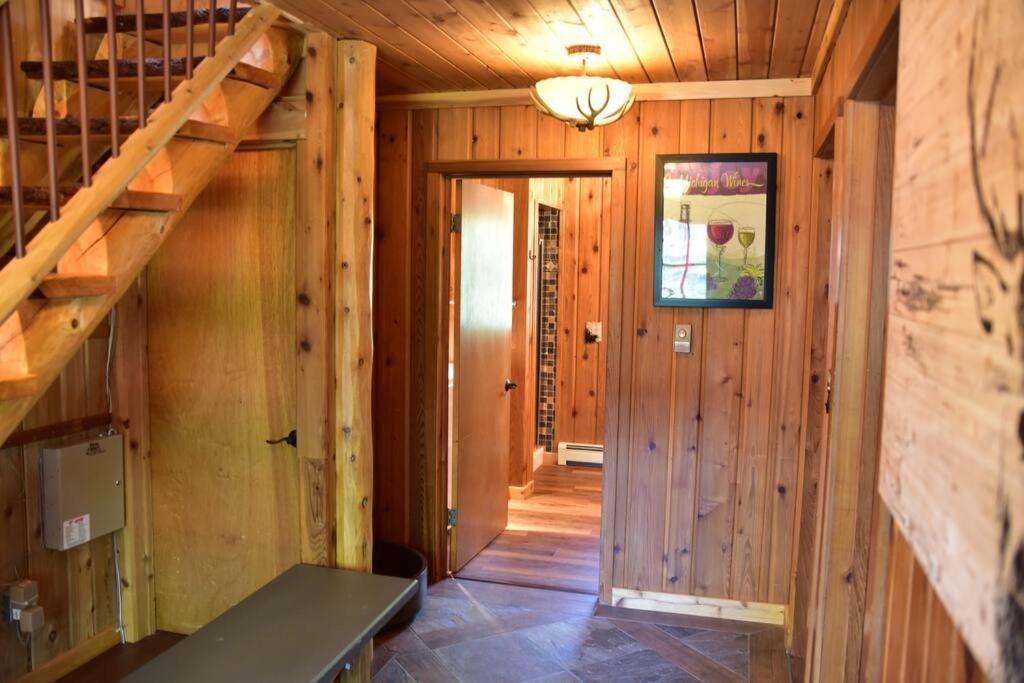 Quiet And Comfy 3Bed/2Bath - Chalet With Hot Tub. Cedar Esterno foto