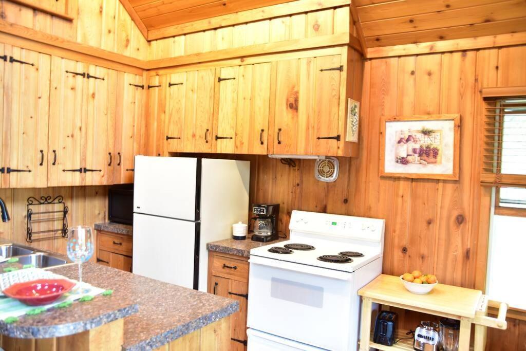 Quiet And Comfy 3Bed/2Bath - Chalet With Hot Tub. Cedar Esterno foto