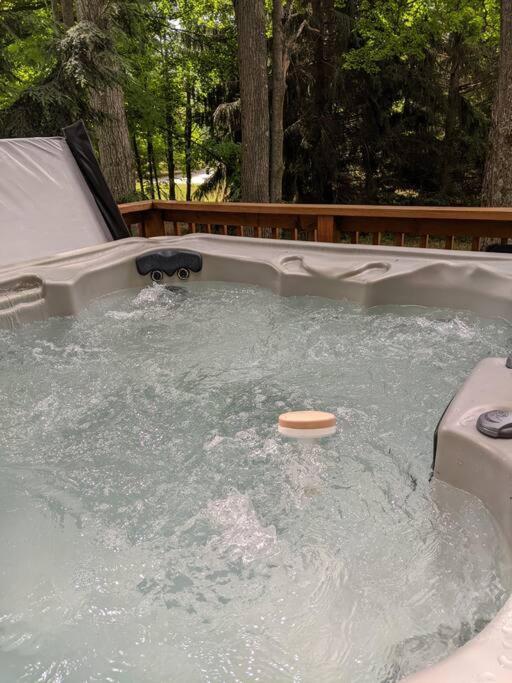 Quiet And Comfy 3Bed/2Bath - Chalet With Hot Tub. Cedar Esterno foto