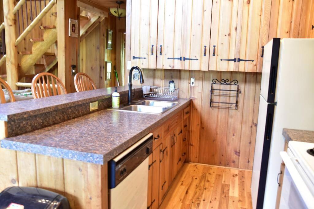 Quiet And Comfy 3Bed/2Bath - Chalet With Hot Tub. Cedar Esterno foto