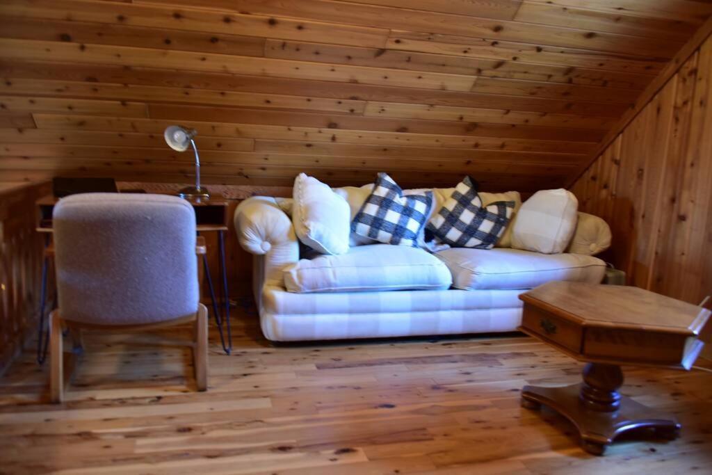 Quiet And Comfy 3Bed/2Bath - Chalet With Hot Tub. Cedar Esterno foto